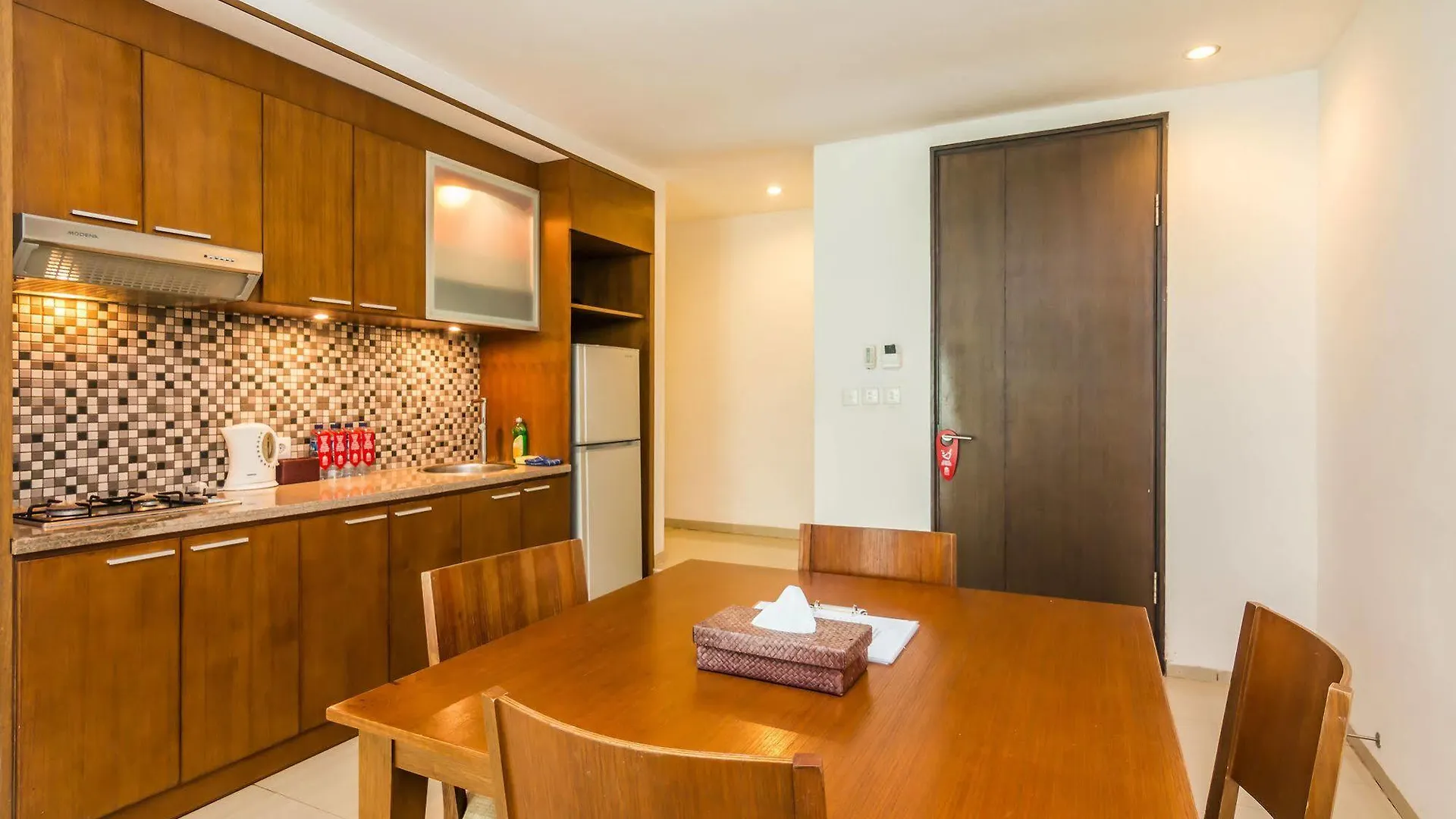 Hotel Zen Rooms Dewi Ratih Seminyak Kuta